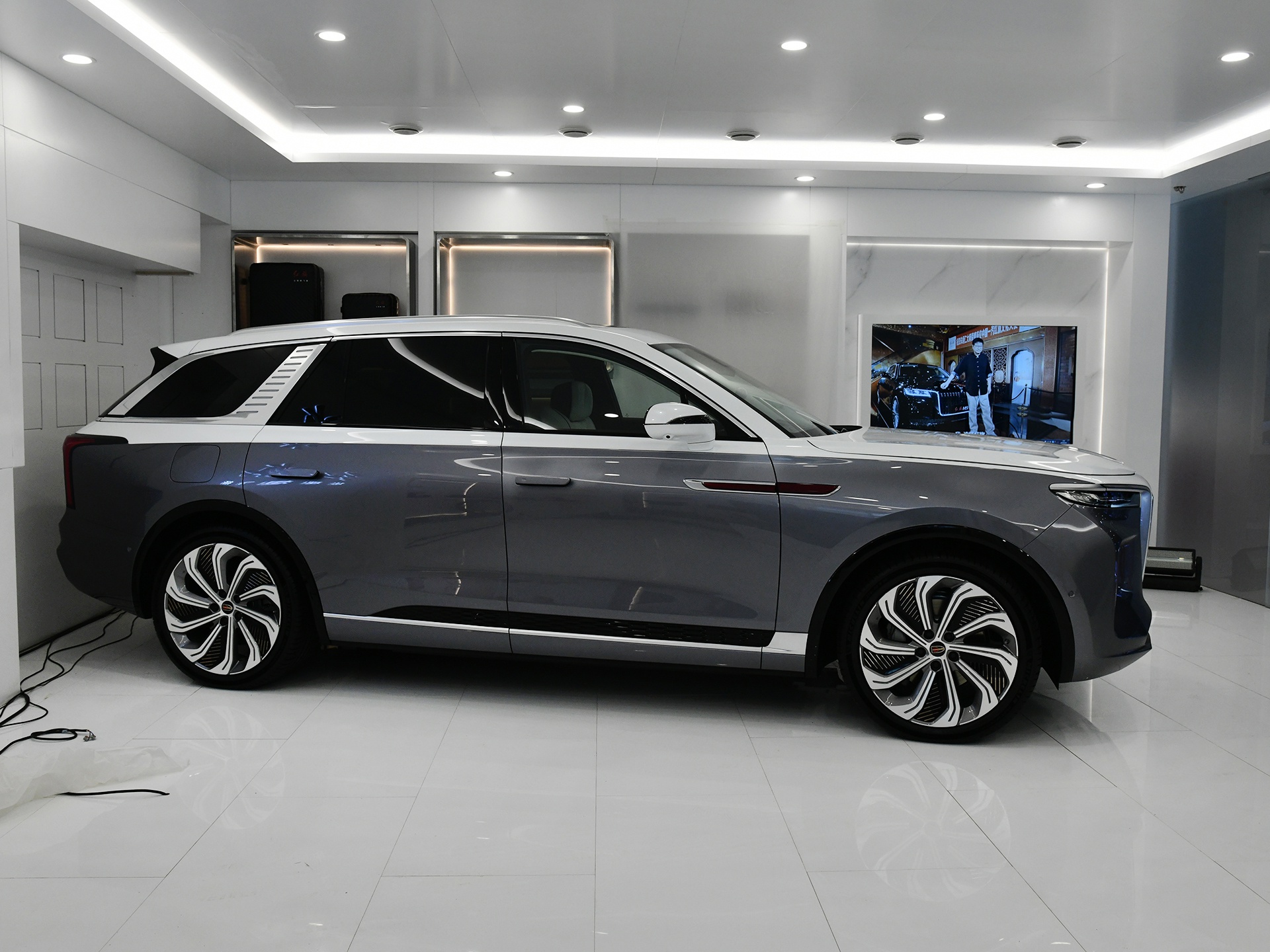 北京车展:红旗e-hs9预售55万起,最远续航超500km!