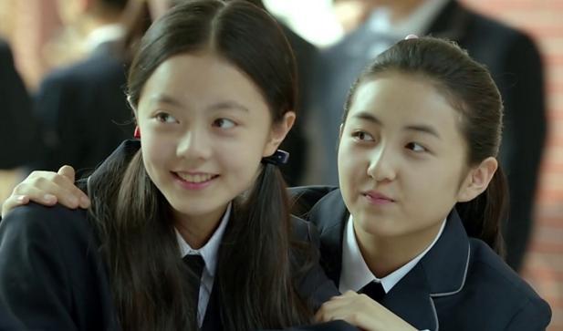 情感剧《小别离》上映,赵今麦在剧中饰演漂亮乖巧体贴的学霸金琴琴,与