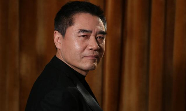 64岁的陈宝国的出现,从工人到实力影帝,专业的职业操守