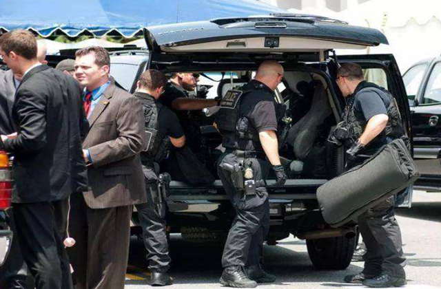 美国总统保镖都带什么枪械?武装到牙齿,不比特种兵差多少