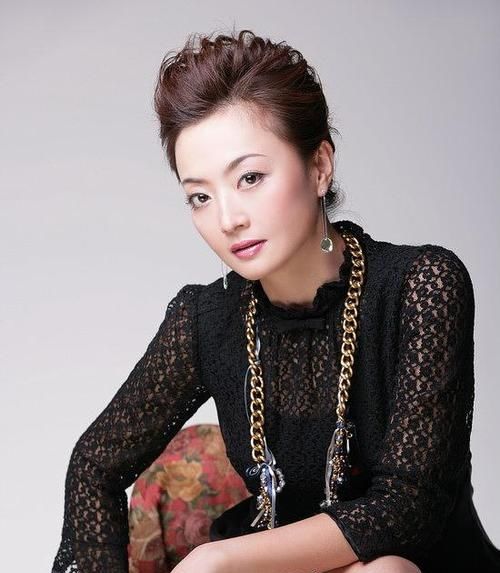 曾暗恋老师王志文,闪婚央视名嘴又闪离,二嫁圈外人的原华今怎样