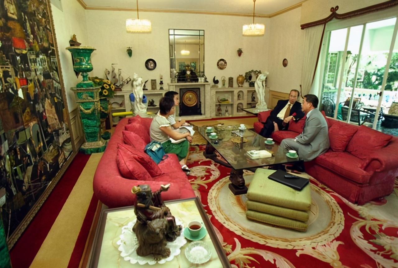 赌王遗产风波进展:何超琼遭长房起诉,超琼仨姐妹露面,态度明确