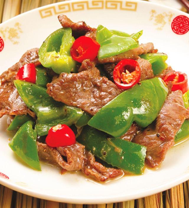 青椒炒牛肉这样做,简单有营养,让你大饱口福