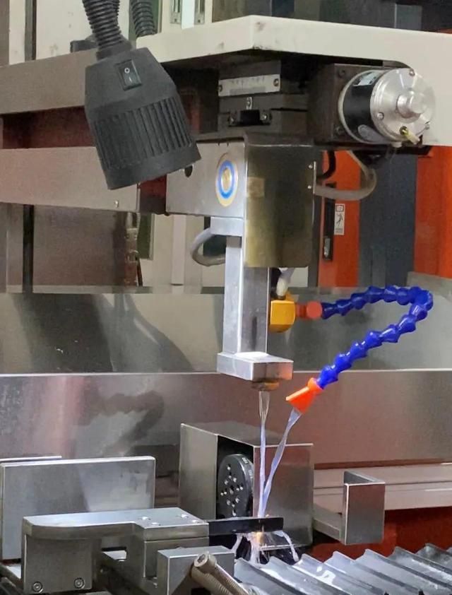 小平米淋浴房一定要做吗,全家最危险的这3㎡到底该咋做|钢化玻璃|淋浴