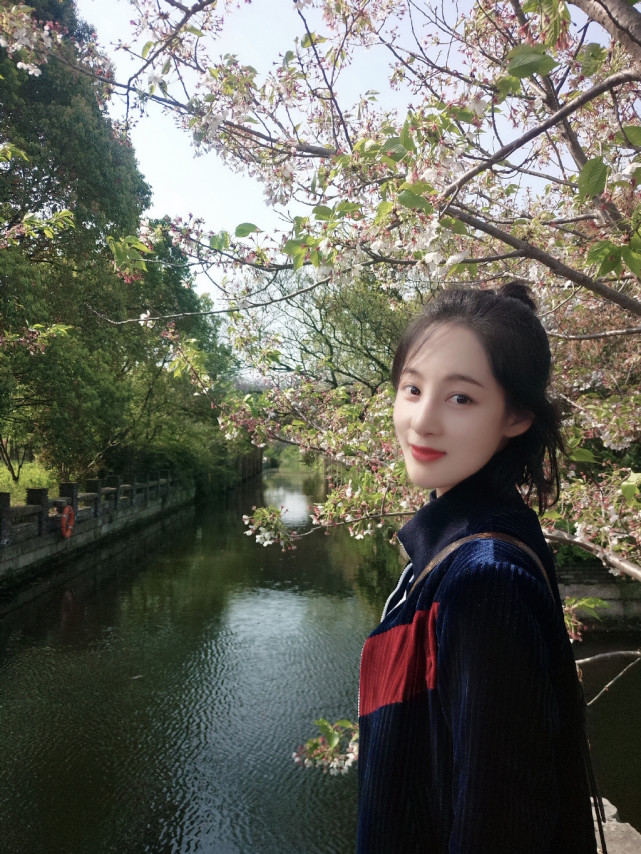 29岁当红小花自爆整容失败!做医美后成"松鼠脸",半个月才消肿