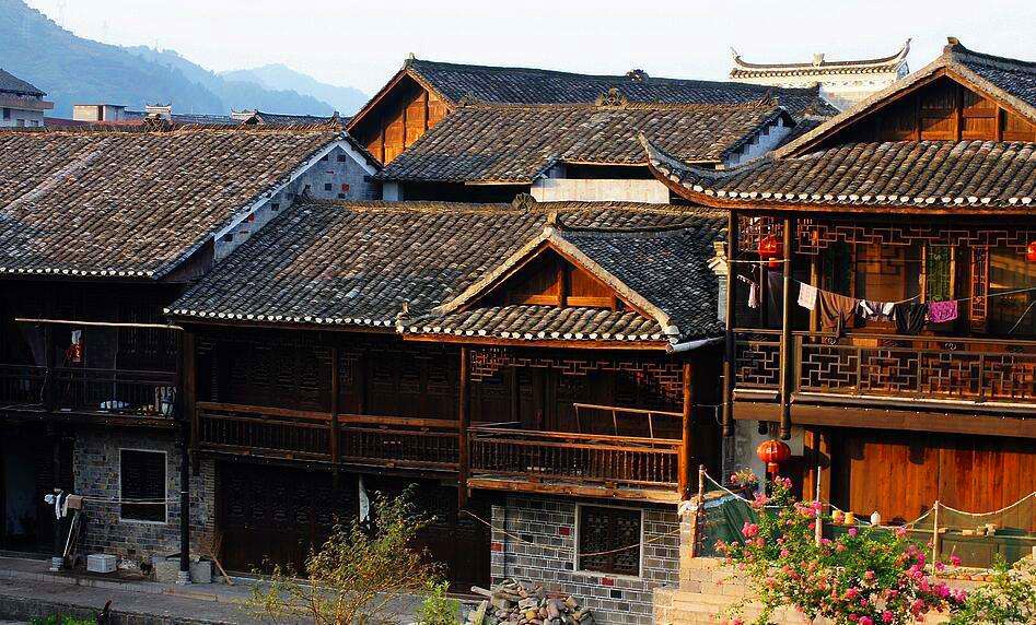 湖南湘西州龙山县最大的镇和重庆交界是全国重点镇