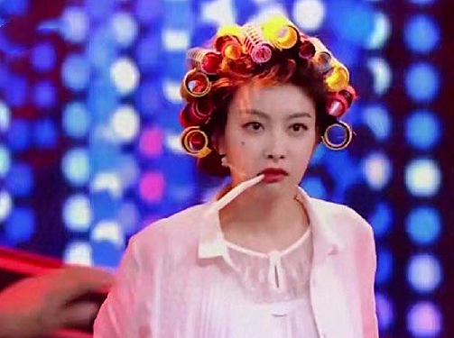 女星挑战包租婆造型,杨幂大小姐,看到宋茜:你的偶像包袱呢|发型|大