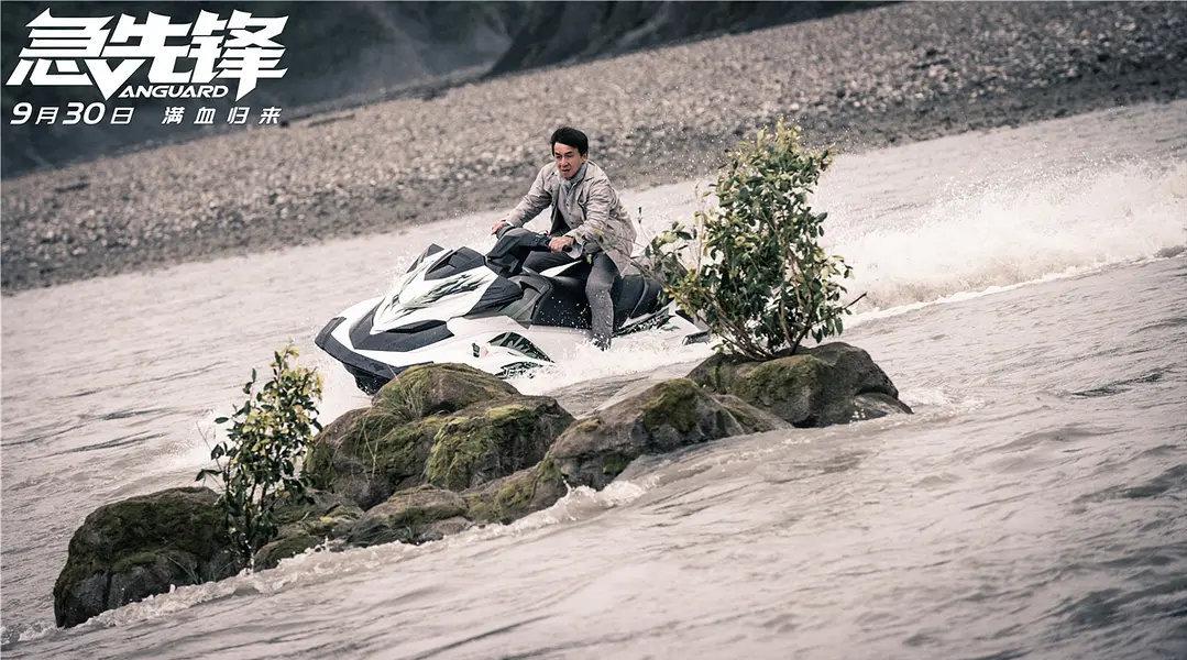 迪拜亲王送《急先锋》水路两用车