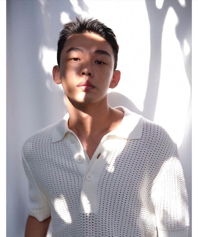 今日穿搭模板痞气十足刘亚仁的极简穿搭