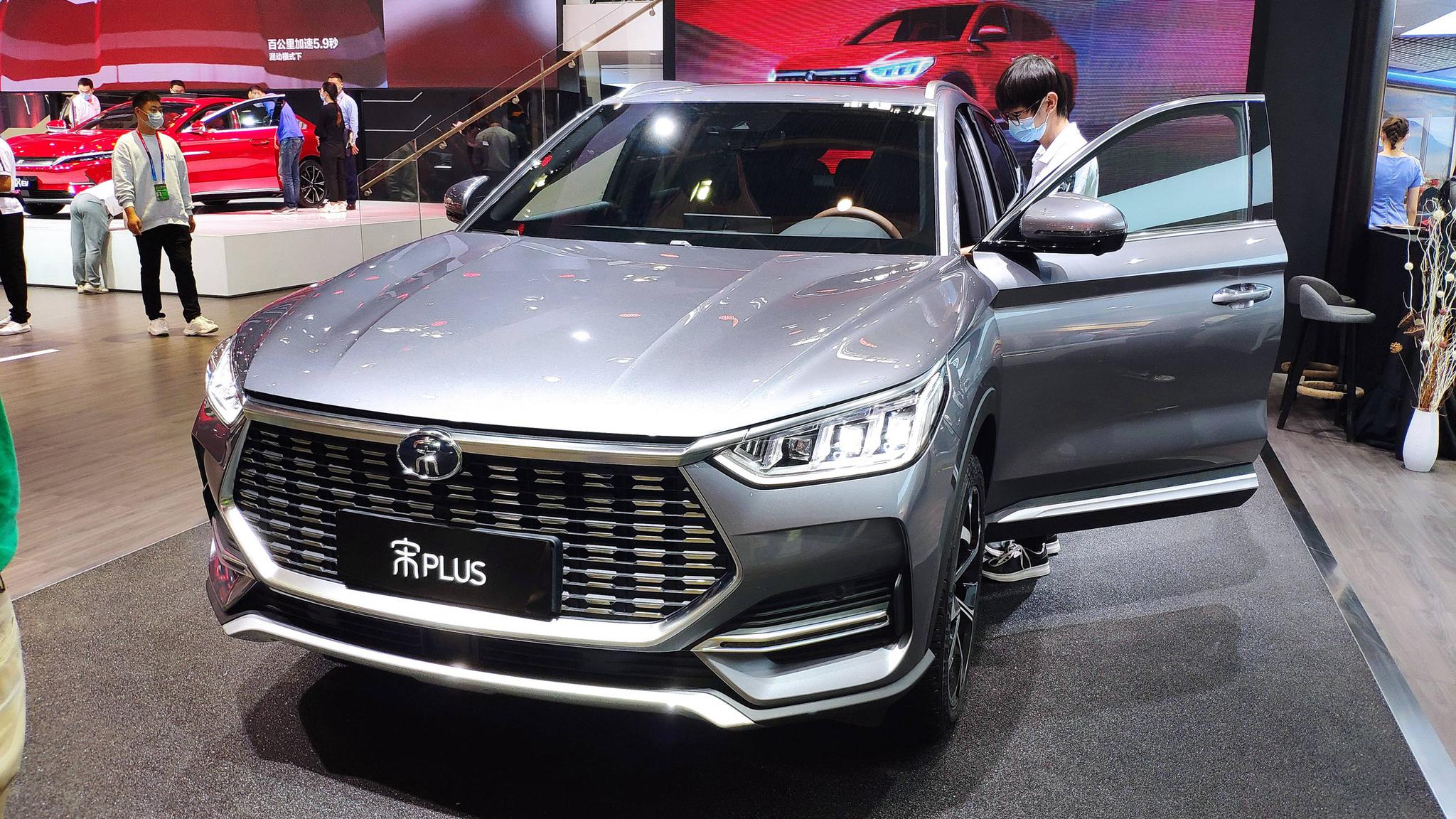 2020年北京车展:比亚迪宋plus燃油版实车-新浪汽车