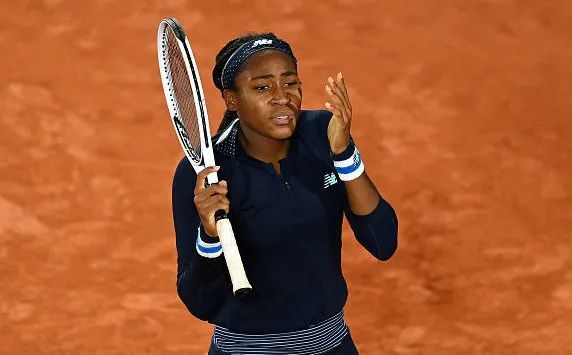 加拿大美少女布沙尔,捷克的卡雷茨科娃,斯尼亚科娃和上届四强美国人