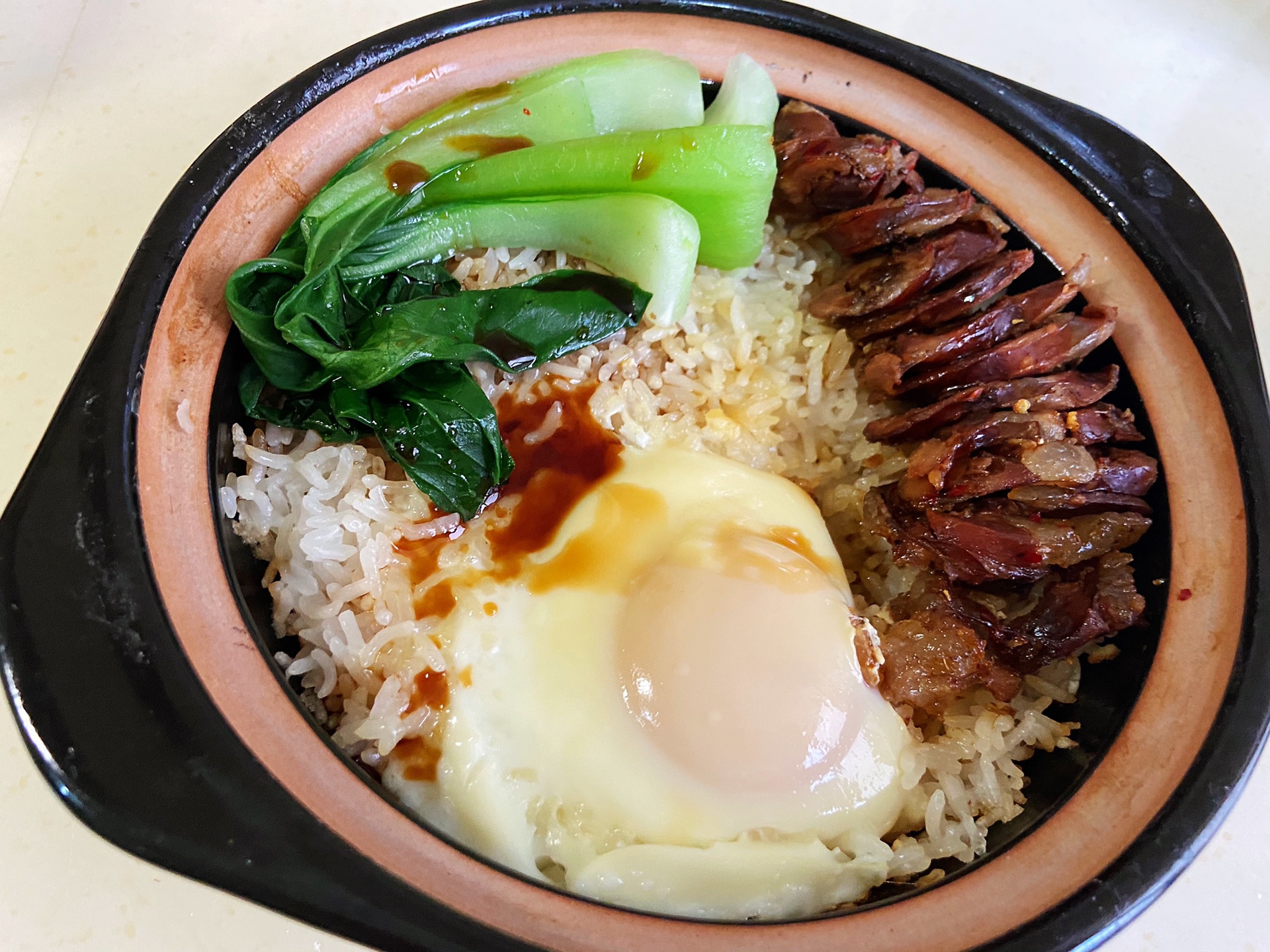 【腊味煲仔饭】的做法 配方,漂亮又美味,一大口吃真过瘾!