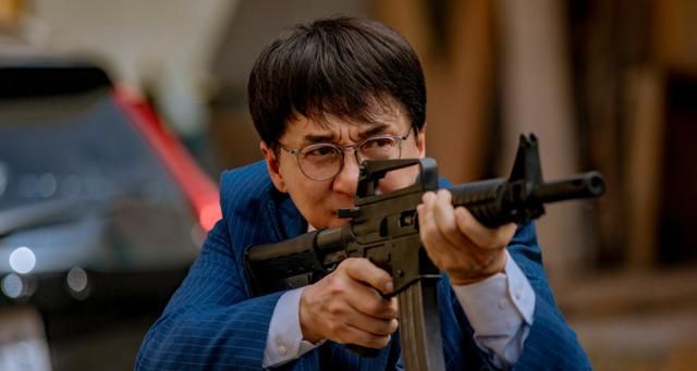 66岁成龙组团吃鸡,谁说华语动作片不行?