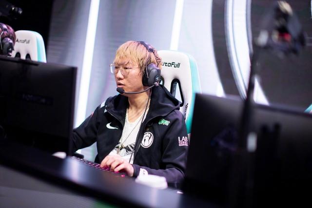 真就不要脸了宁王你不行就把嘴闭上我像个神一样未尝败绩