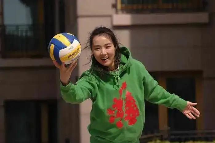 夺冠热映白浪饰演了年轻时的郎平现实中却未能女承母业