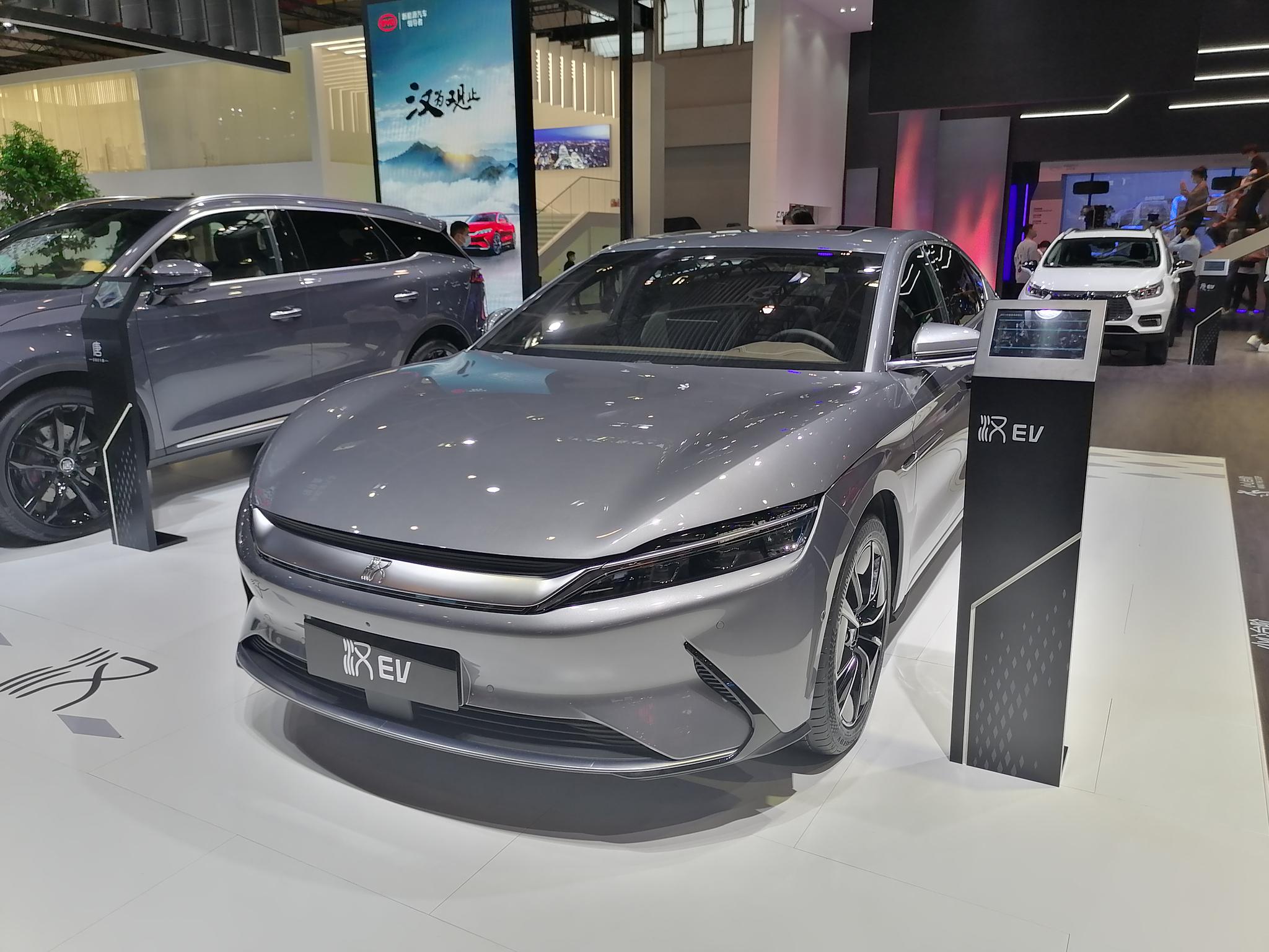 一汽奔腾持续发力，两款车型登陆北京车展，颜值实力都在线-新浪汽车