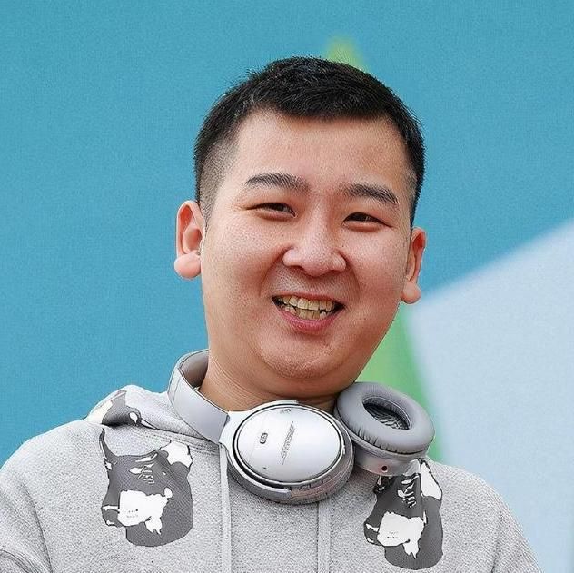 正文                 而从最近网上的照片来看,感觉谢昀杉发际线比较