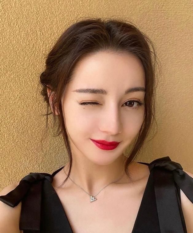 女明星wink:虞书欣俏皮,吴宣仪魅惑,看到迪丽热巴:我心乱了