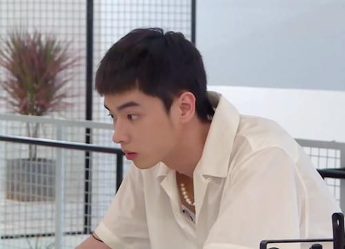 夏侯政一不禁让人想起了上一季的南方,虽说两人是完全不同的类型,但