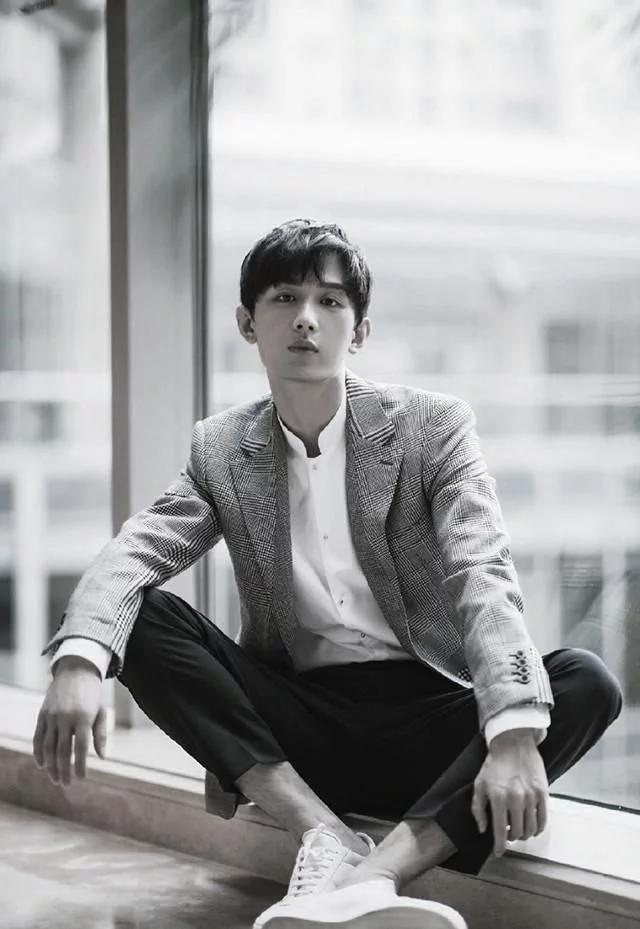 而钟君艳的回答特别爽快:你们定下来哪天我让剧组安排收工早一点.