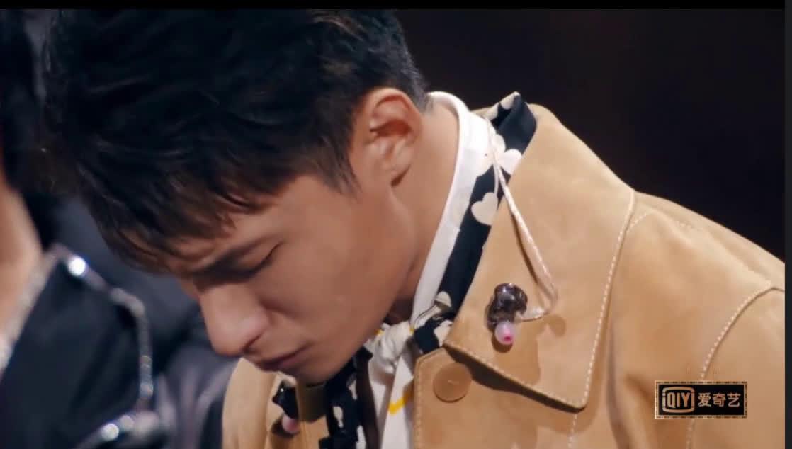 为您推荐: 说唱:绵绵冰埋怨男生不大度,樊佳瞬间爆发,张思源夹缝生存