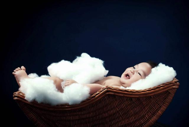 但通过现代医学技术的研究表明,婴儿出生时头部的胎发,会随着身体的