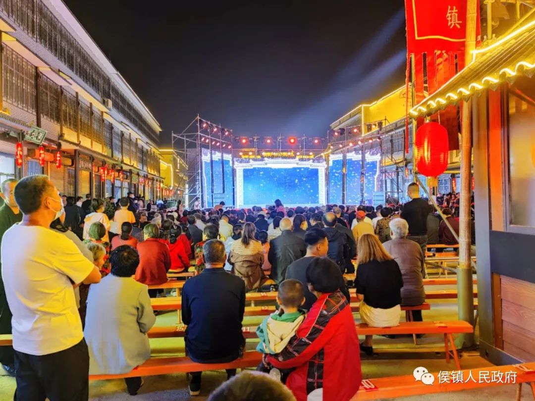 侯镇古街双节首日游客过万人