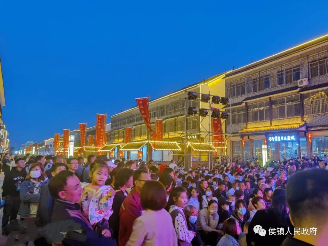 侯镇古街双节首日游客过万人