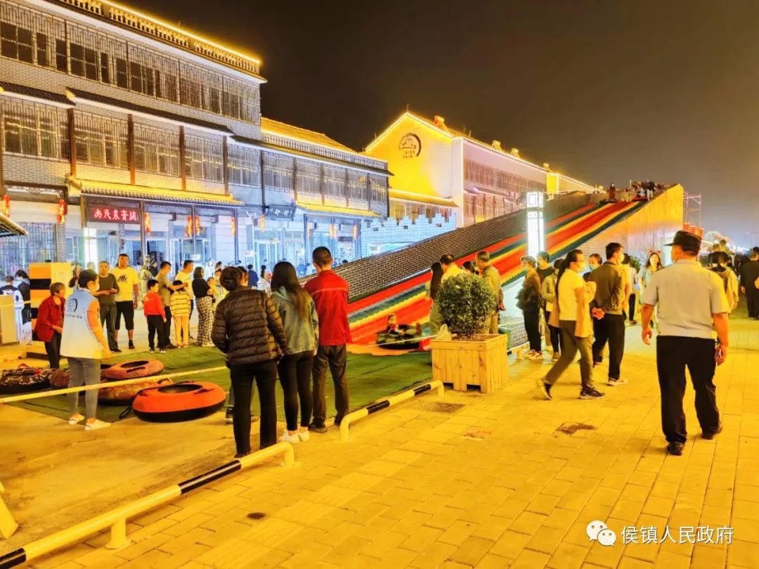 侯镇古街双节首日游客过万人