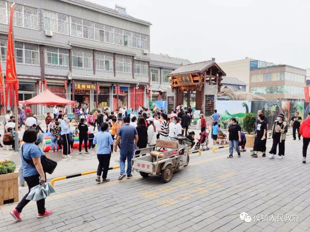 侯镇古街双节首日游客过万人