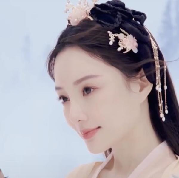 李小璐穿古装扮嫦娥庆中秋,甜馨牙齿掉了也很美,唯独缺少贾乃亮休闲区蓝鸢梦想 - Www.slyday.coM 李小璐穿古装扮嫦娥庆中秋,甜馨牙齿掉了也很美,唯独缺少贾乃亮休闲区蓝鸢梦想 - Www.slyday.coM