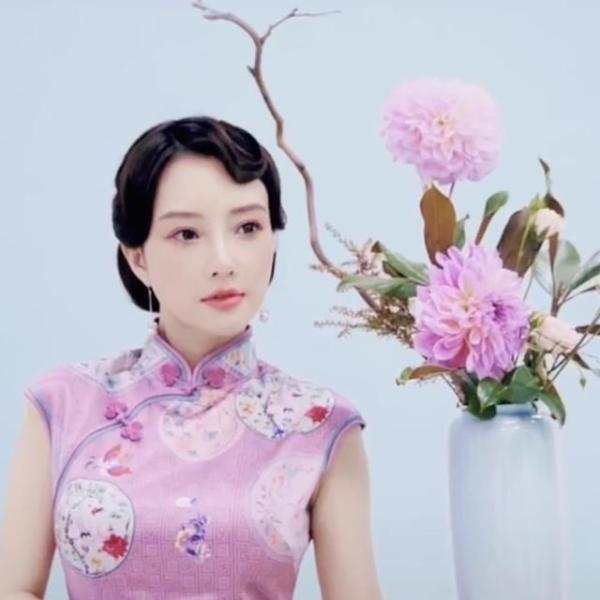 李小璐穿古装扮嫦娥庆中秋，甜馨牙齿掉了也很美，唯独缺少贾乃亮休闲区蓝鸢梦想 - Www.slyday.coM