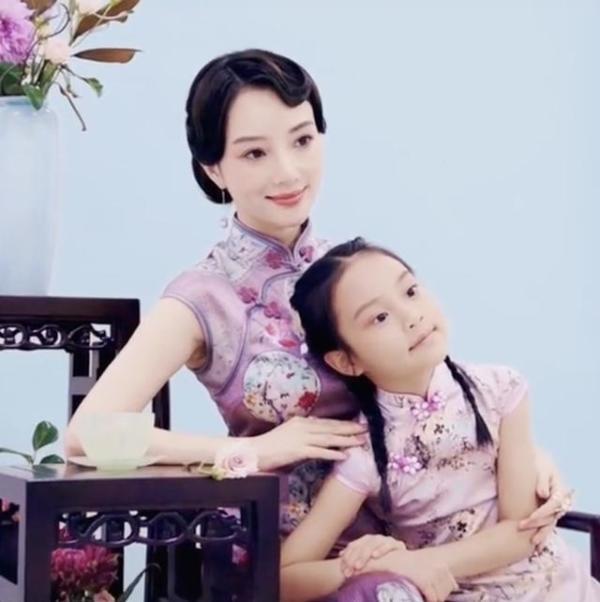 李小璐穿古装扮嫦娥庆中秋,甜馨牙齿掉了也很美,唯独缺少贾乃亮休闲区蓝鸢梦想 - Www.slyday.coM 李小璐穿古装扮嫦娥庆中秋,甜馨牙齿掉了也很美,唯独缺少贾乃亮休闲区蓝鸢梦想 - Www.slyday.coM