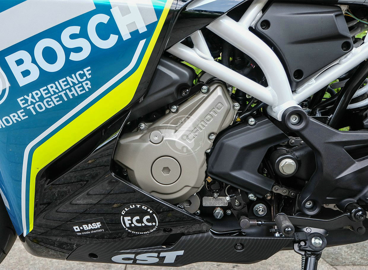 249cc排量的单缸水冷四气门发动机,峰值功率20