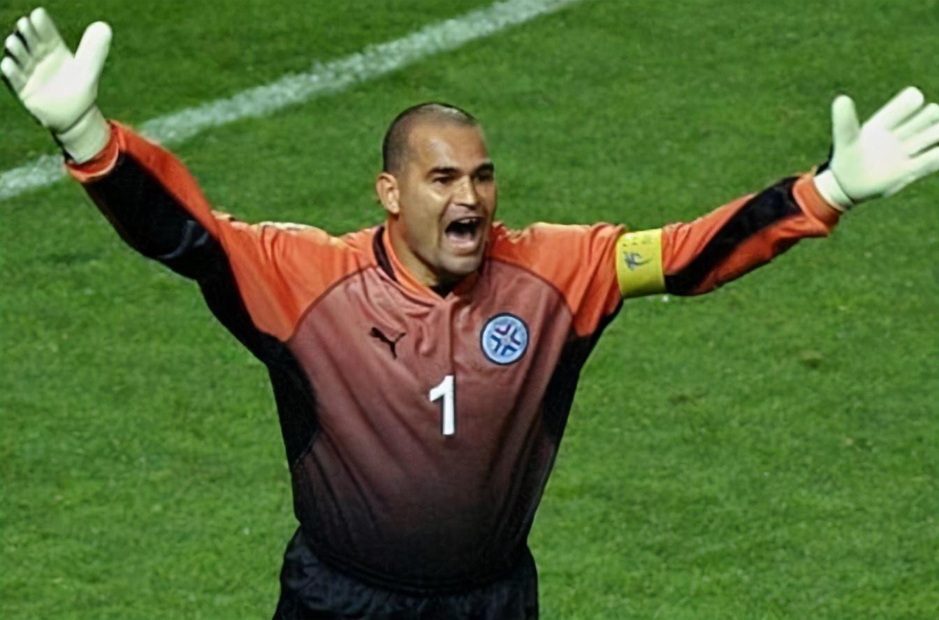 巴拉圭球员奇拉维特:殴打对手还朝卡洛斯吐痰,如今梦想做总统