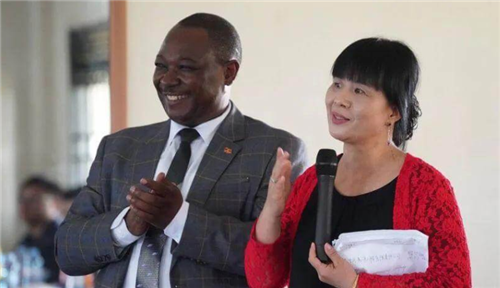 清华才女王丽红不顾反对嫁乌干达酋长的儿子如今母亲已不敢