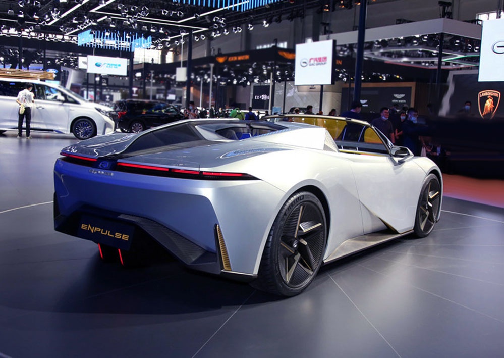 国产最帅跑车来了!颜值媲美保时捷,不到30万,要卖疯了