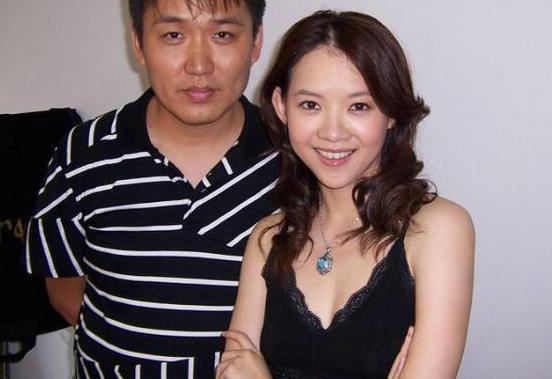 她是曾志伟的女儿,却不靠父亲靠自己,45岁颜值不输当年|曾志伟|曾宝仪