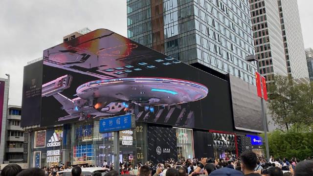 在成都太古里想看下最近非常火的裸眼3d屏