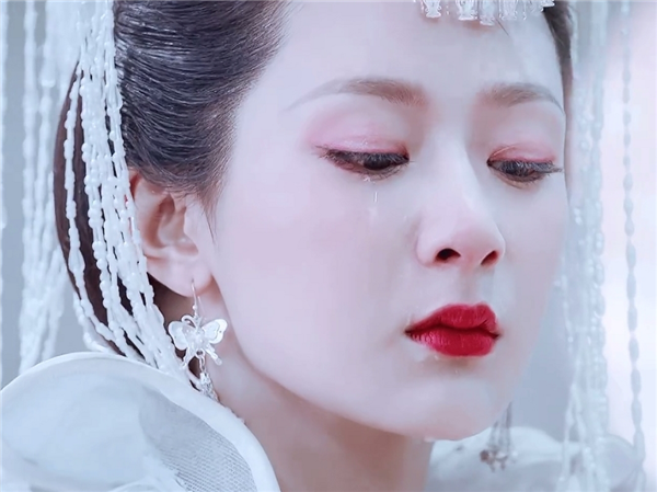 女明星的神仙落泪,赵露思惹人怜惜,看到她:谁还敢黑演技?