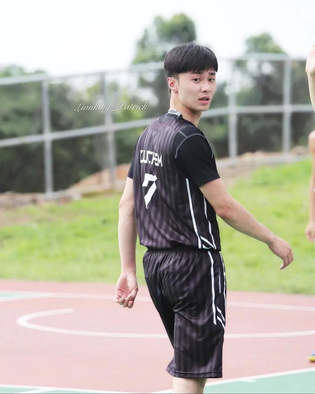 帅气可爱的大男孩施柏宇有颜有演技