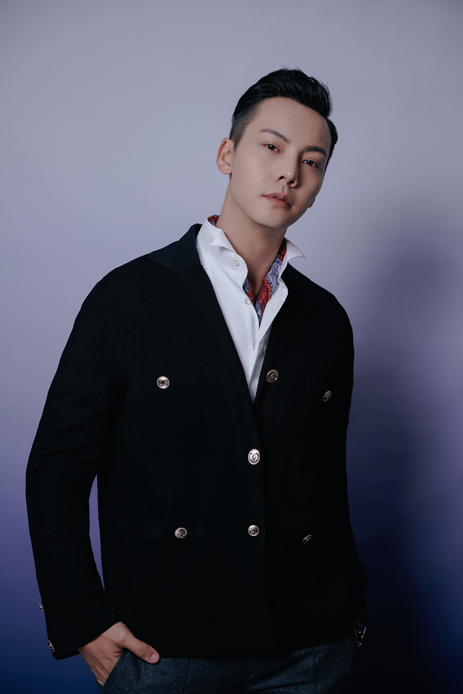 在2020国庆特别节目中,陈伟霆与张韶涵,张碧晨,夏利奥共同演绎歌曲