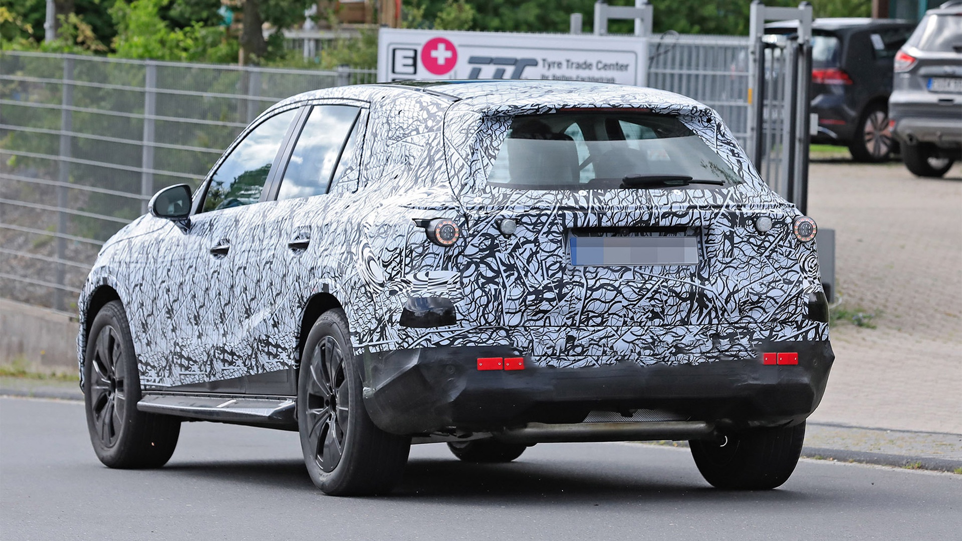 新一代奔驰glc谍照曝光尺寸再加长v6引擎变直6