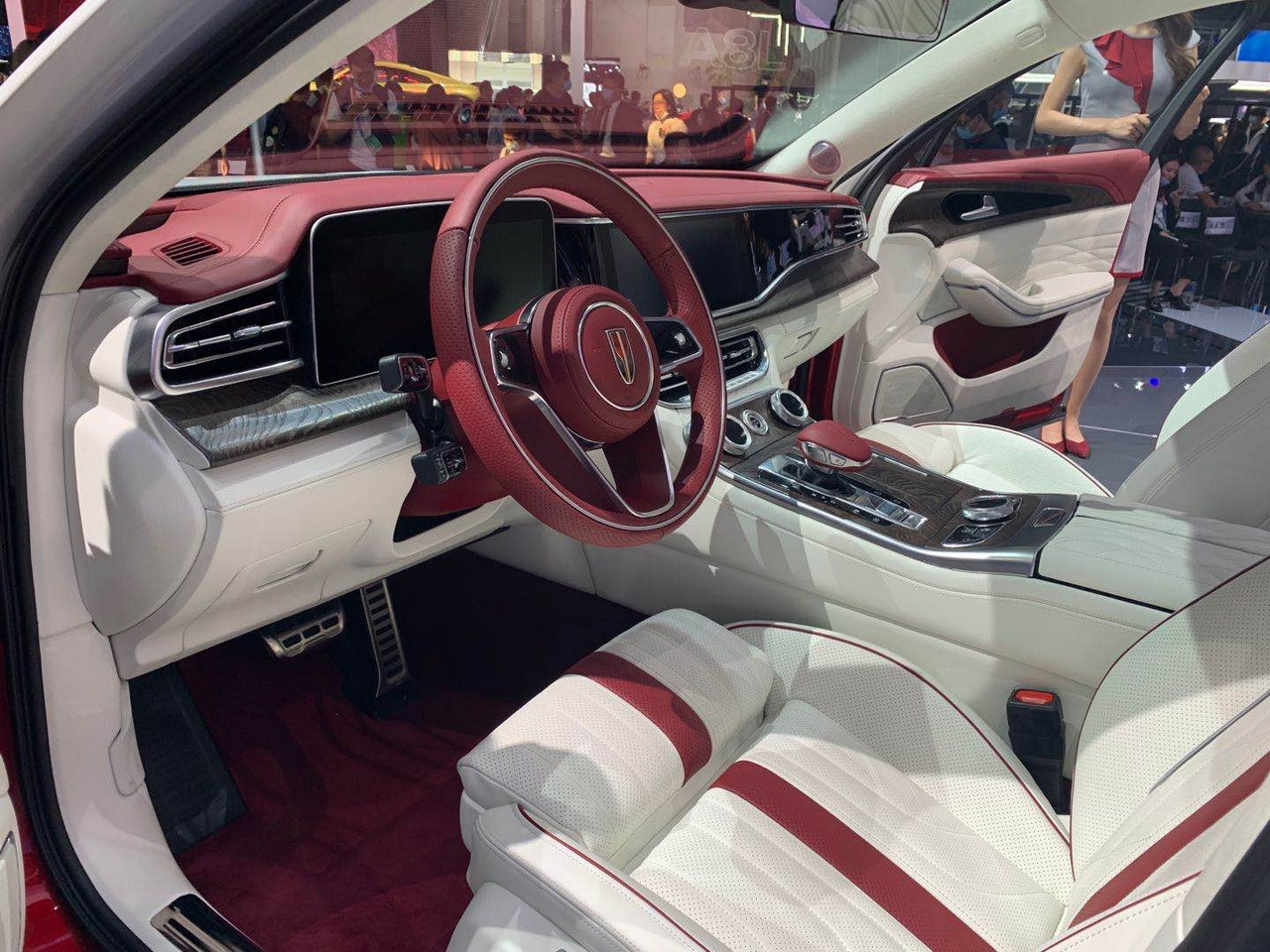 红白拼色涂装 尽显东方古典美感 红旗h9 北京车展亮相