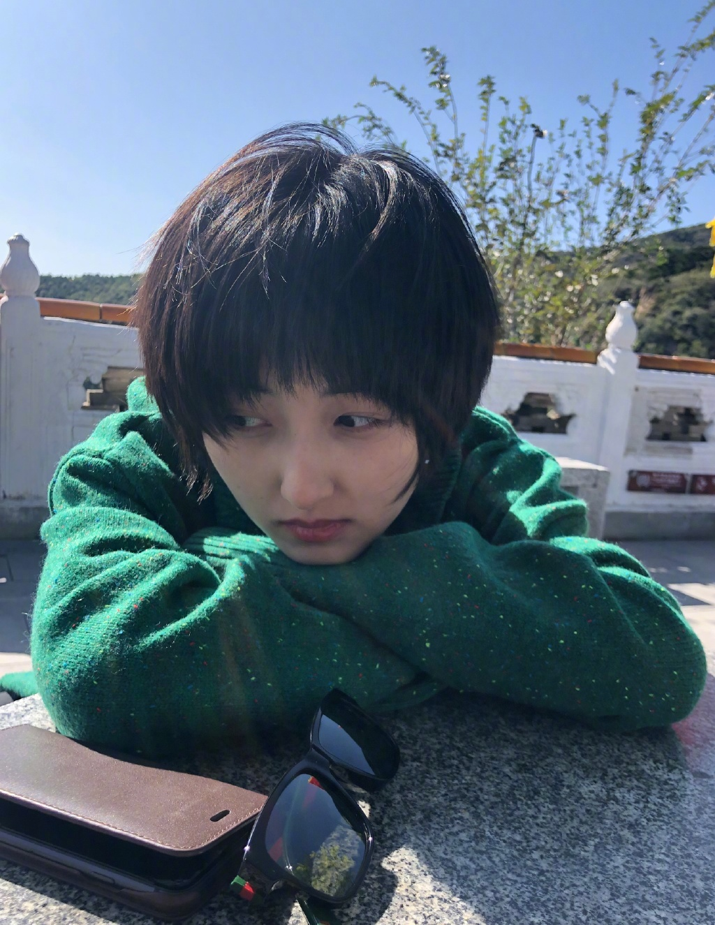 暴露她新买的手机壳,颜色老气款式过时|菅田将晖|张子枫|手机壳_新浪