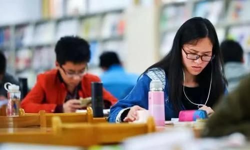 三本院校排名2020_453分被三本大学录取,每年学费18000元!入学后却崩溃了