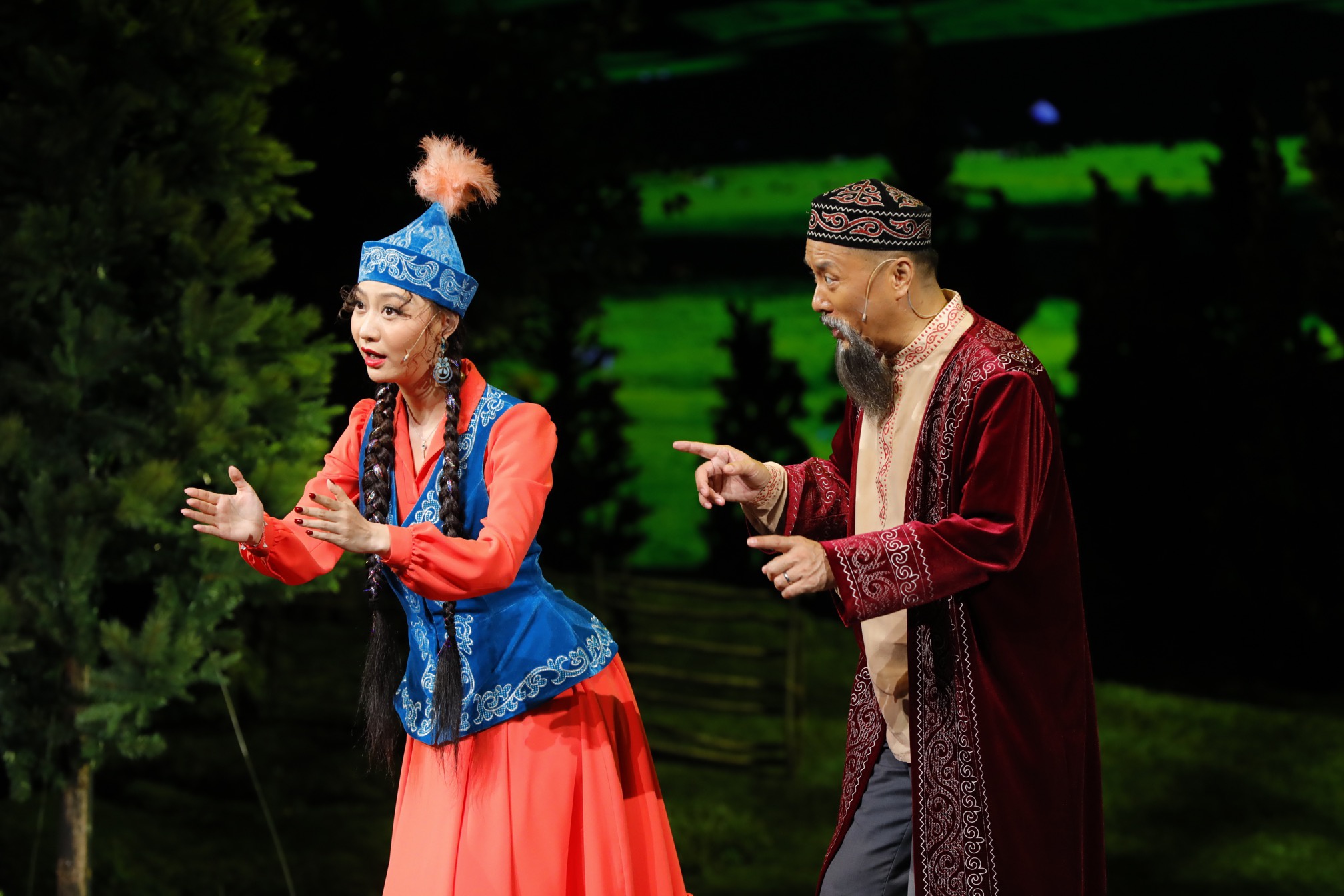 由中国国家话剧院出品,演出的原创话剧《那拉提恋歌》于10月3日在北京