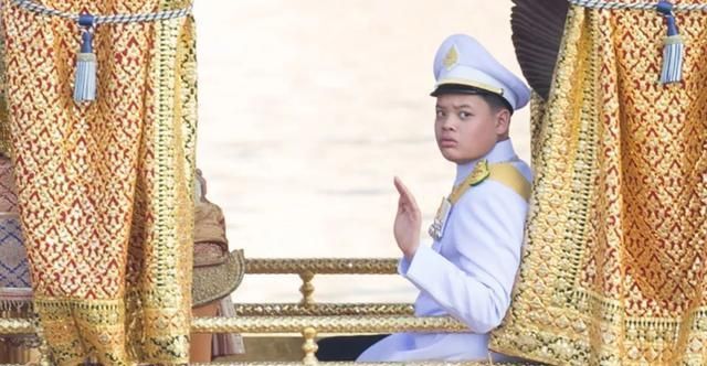 苏提达真大气竟主动点赞国王前妻儿子彰显后宫主母风范