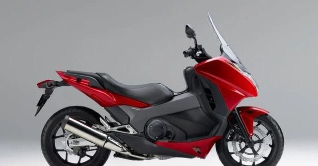 雅马哈的tmax 560莫属,光阳和三阳也先后推出了自己的旗舰大羊ak550和