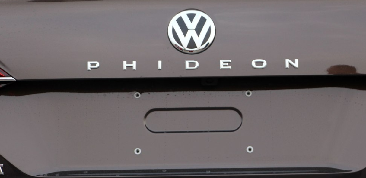 大众旗舰辉昂改款亮相,车标自带"光环",却难逃"三大问题"?